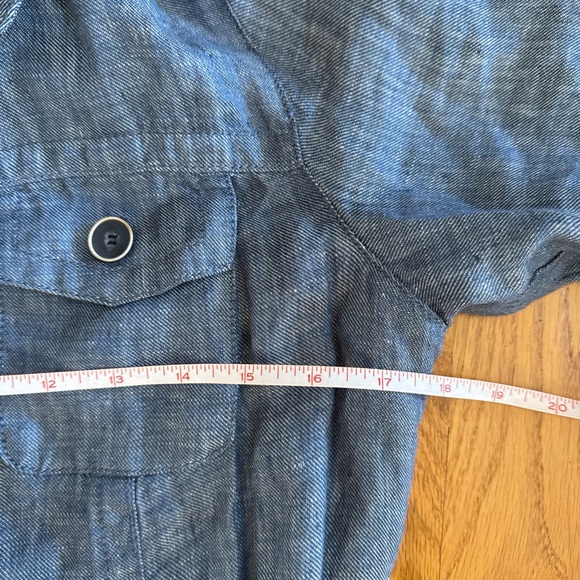 J. McLaughlin Shirt Womens XS Blue Linen Chambray Button Up Coastal Pockets - Picture 10 of 11